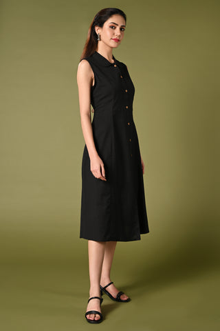 Plain black cotton flex aline daily wear kurti for summer with collar neck.
•	Aline cut kurti with wooden buttons.
•	Shirt collared neck, sleeves comes separately with top. 
•	 Cotton flex material.
•	Ideal for summer season.
