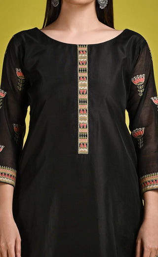 Black salwar kameez set with elephant motif - nachfashion
